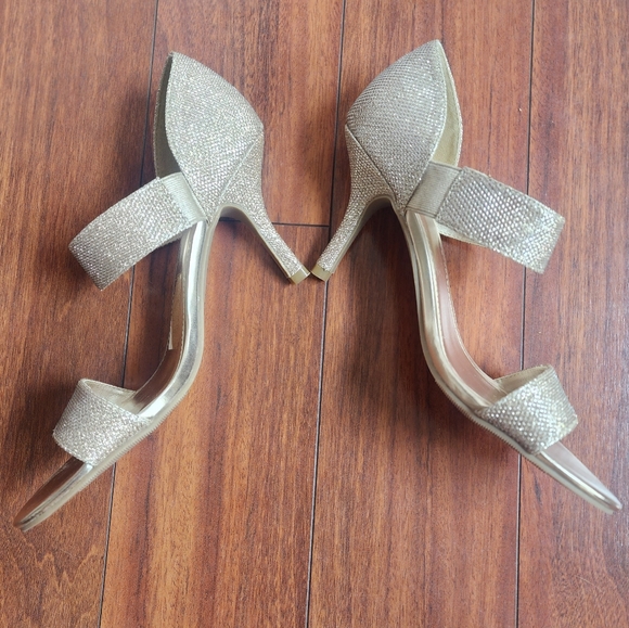 NWOT Unlisted gold heels - Picture 4 of 15